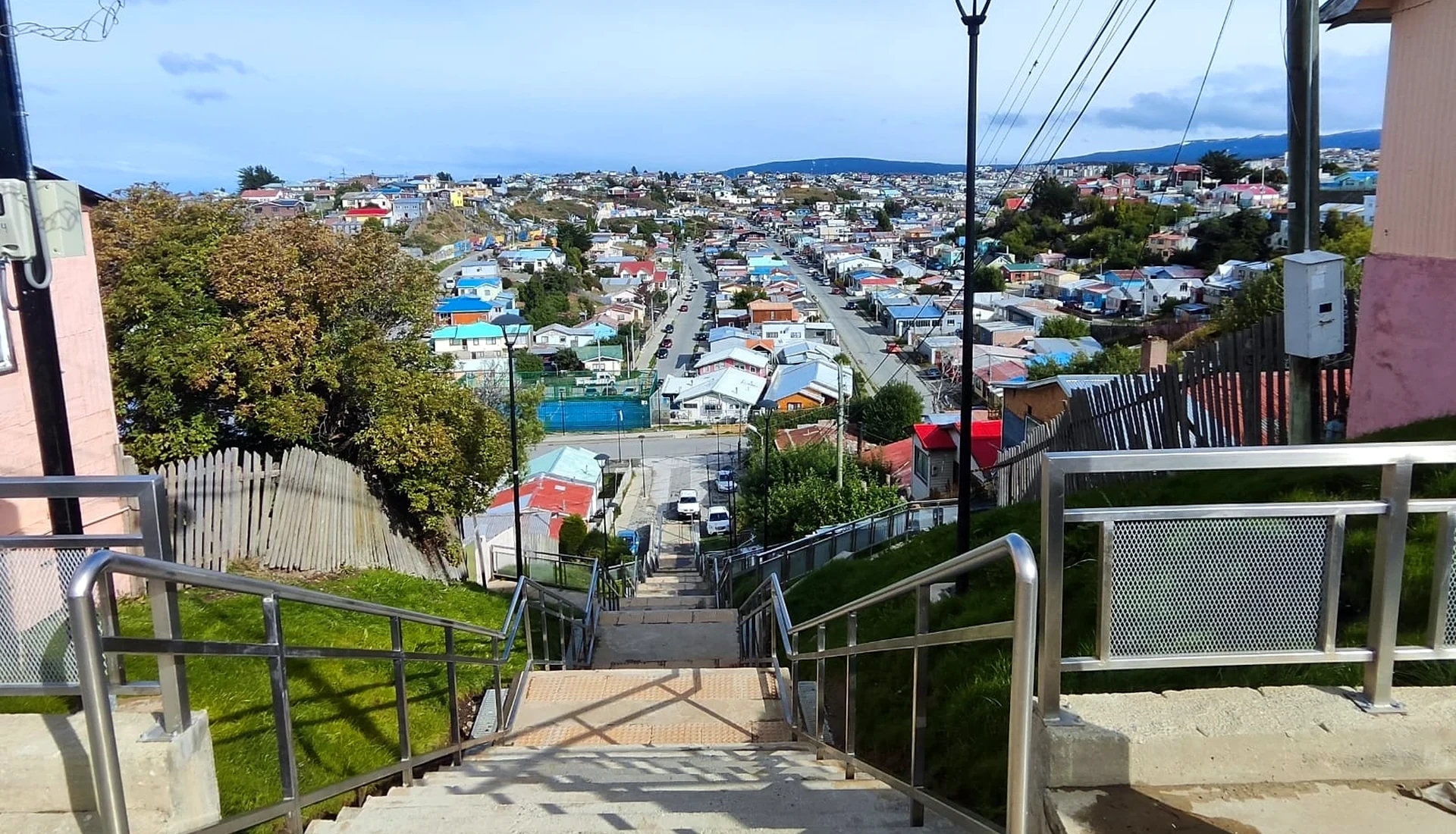 Escalera de conectividad peatonal en el sector Río de la Mano, Punta Arenas