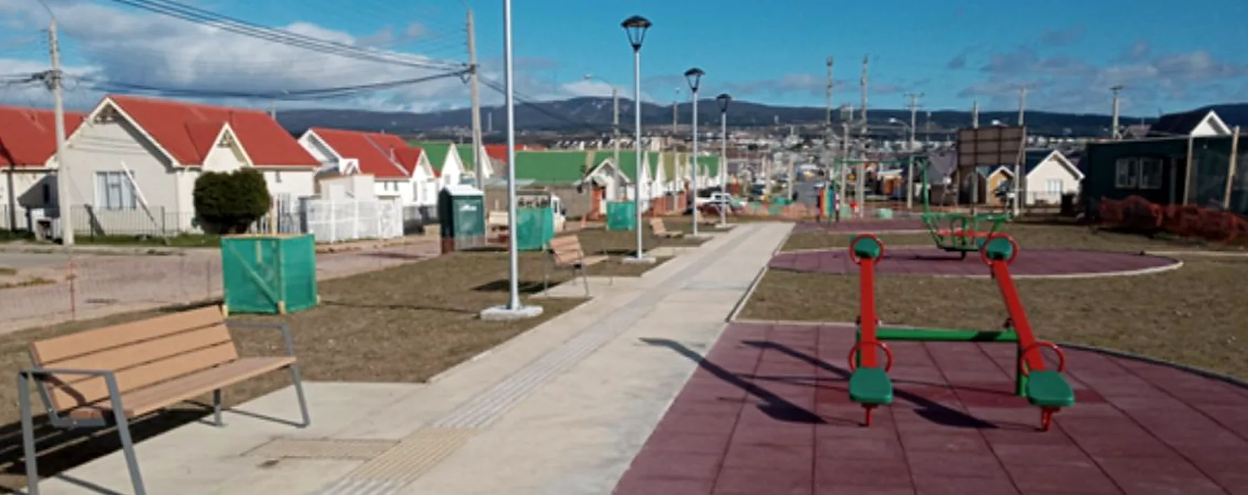 Plaza y equipamiento urbano ejecutados por CODES
